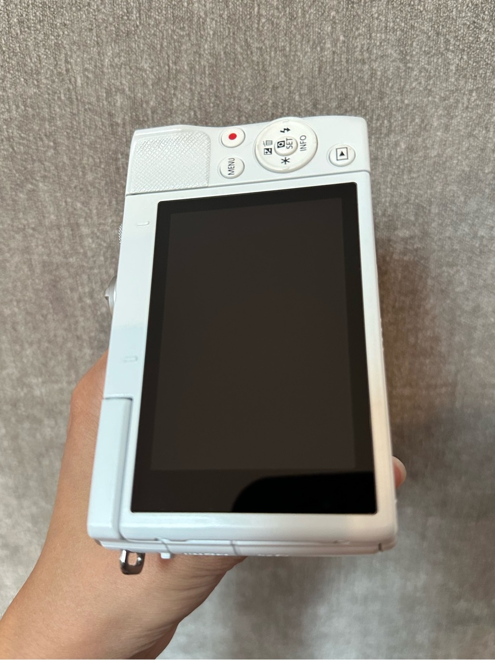 Canon M200 mirrorless camera 15-45mm 24.1MP - Picture 2 of 11